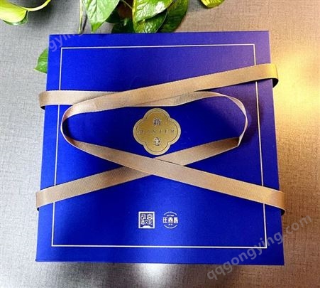 鑫朗定制节日月饼礼盒双层提绳设计布艺水墨画专色烫金